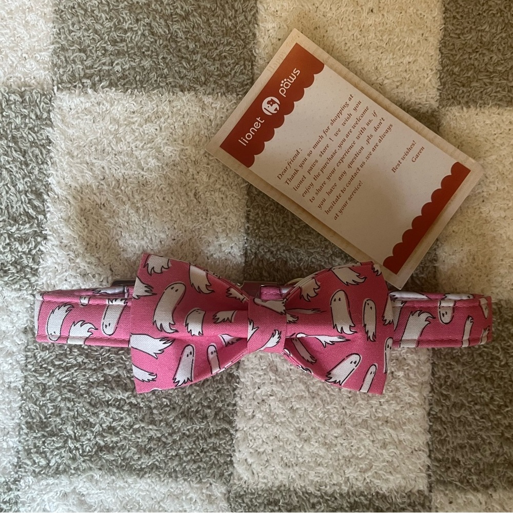 Lionet Paws Bowtie Dog Collar - Pink Halloween Ghosts - BNWT